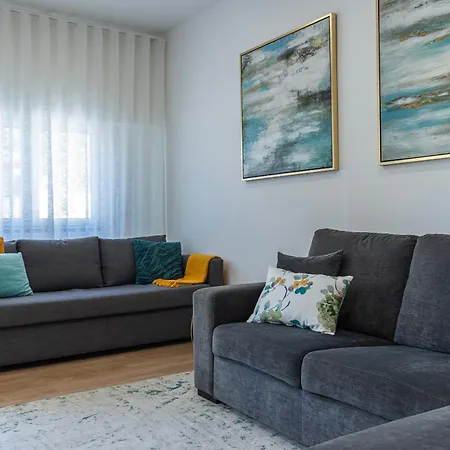 Moderno Com Terraco Lisbon
