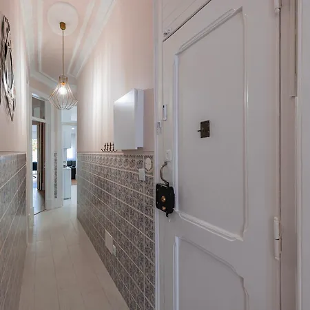 Moderno Com Terraco * Lisbon